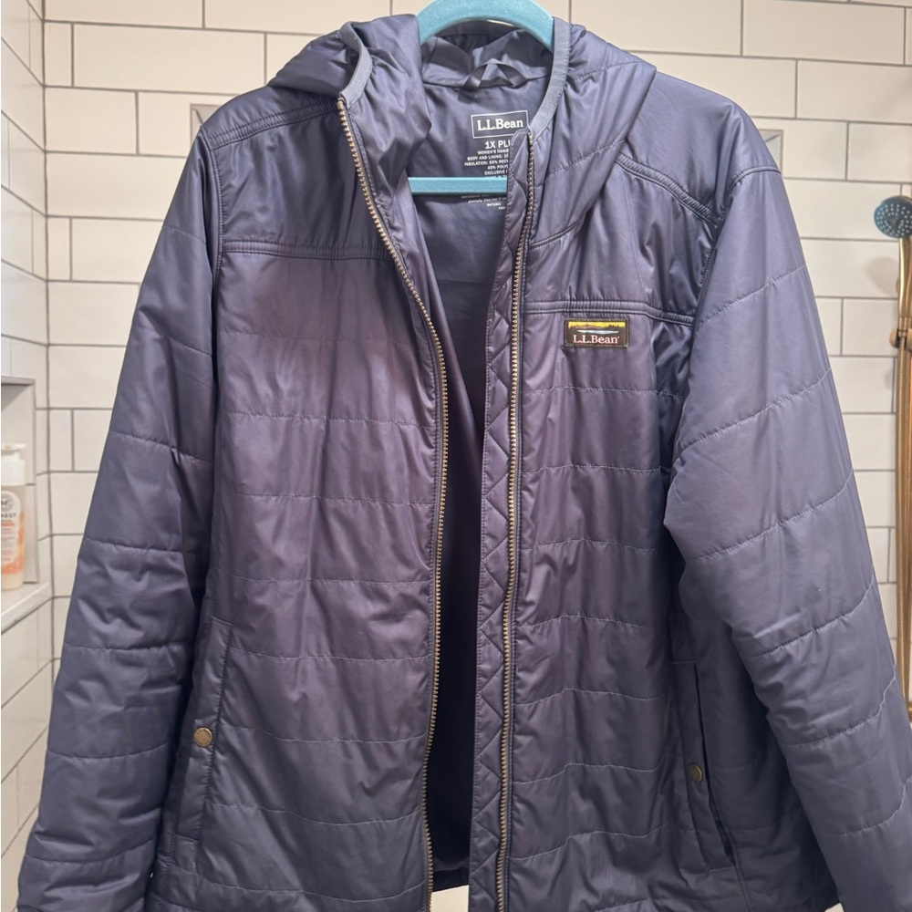 L.L. Bean Women's 1X Plus Classic Puffer Hooded Jacket in Gunmetal Gray